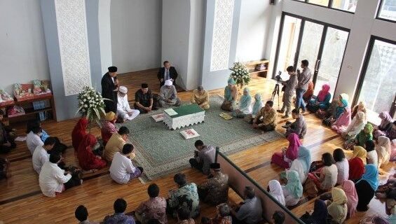 Panduan Membersihkan Karpet Masjid Setelah Acara Besar